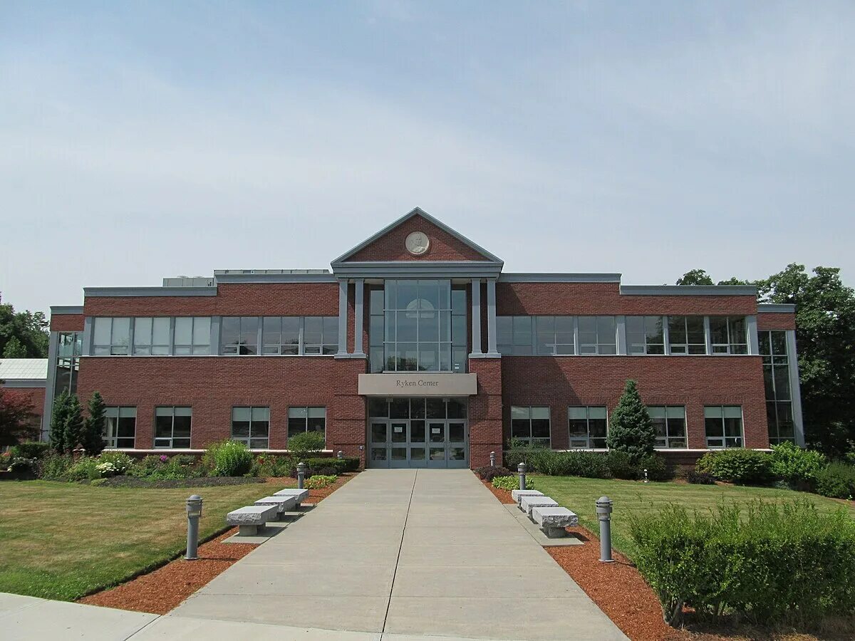 Красивые американские школы. Школа хуттон сша. Hs school. Hs school. Американ хай скул.