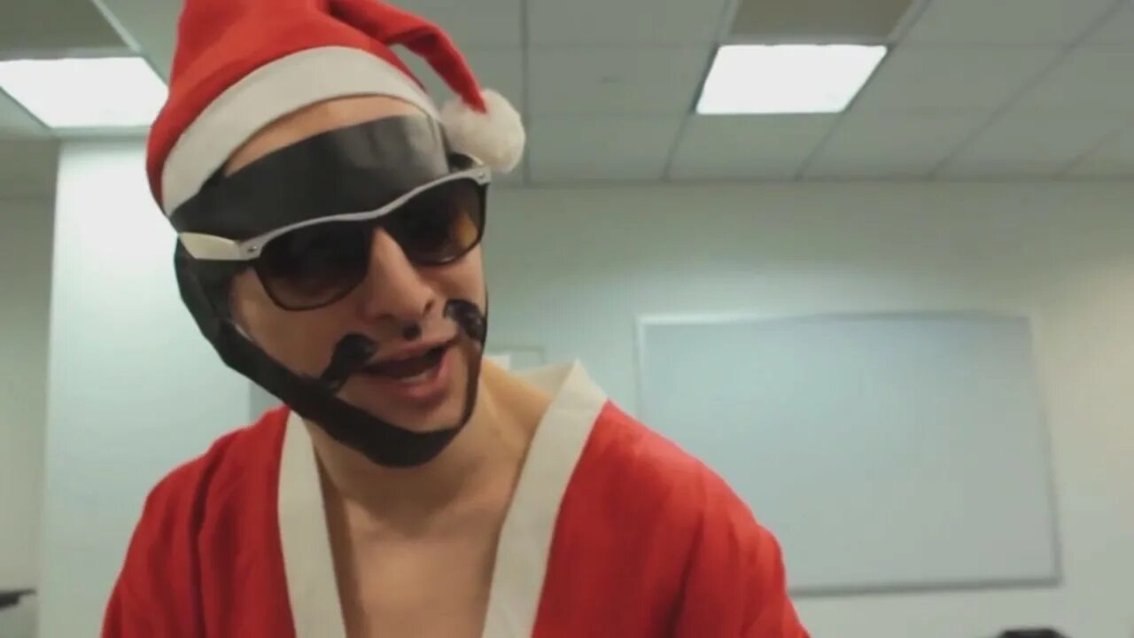 Снова фрэнк. ФИЛТИ Фрэнк. Santa Franks. Filthy Frank tik Tok. Filthy Frank с сигарой в носу.