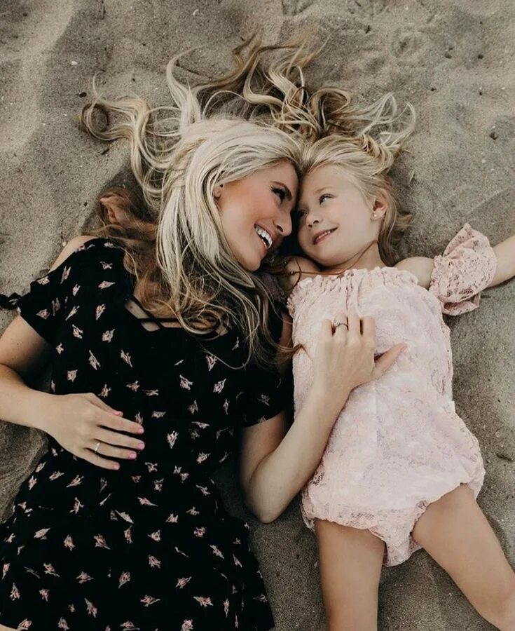 F daughter. Счастливая мама с дочкой. Счастливая мама с дочкой. F daughter. F daughter.