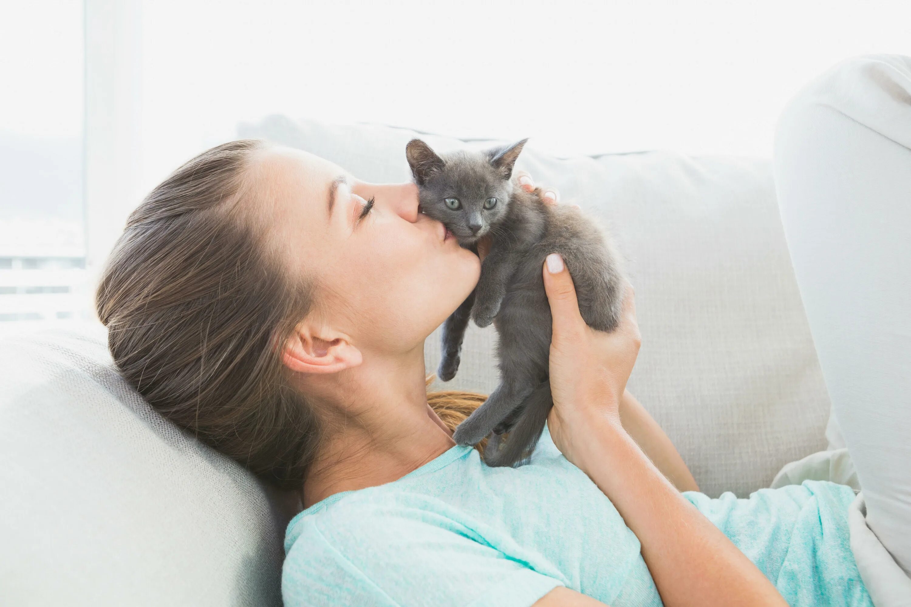 Caring cat