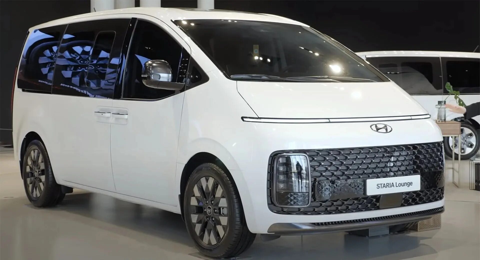 Микроавтобус 2025. Минивэн hyundai staria 2025. hyundai staria 2025. микроавтобус hyundai staria 2025. hyundai новый минивэн staria.