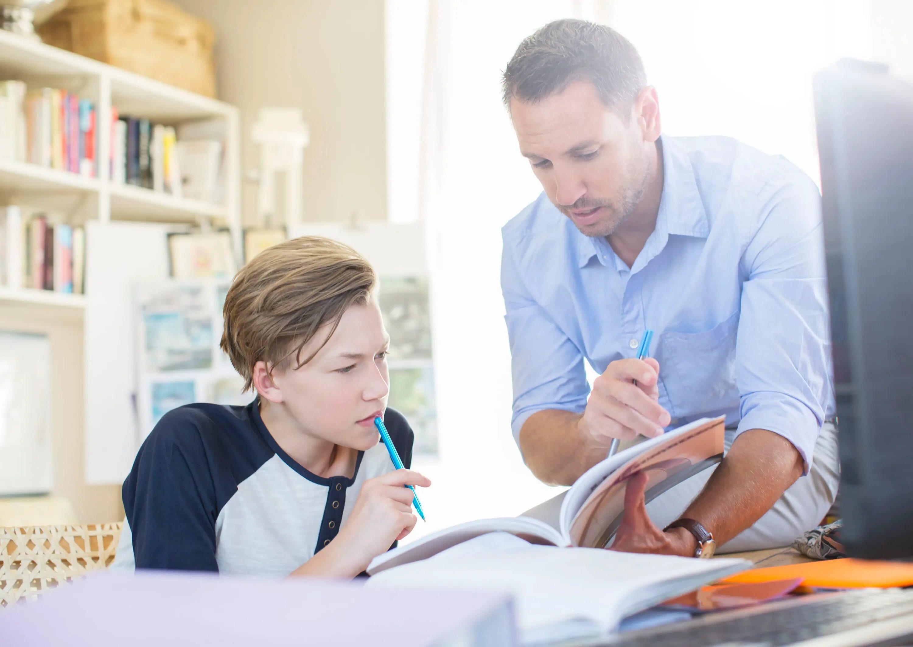 Успешный педагог. Портрет педагога. Учитель картинка. Преподавателям работать нужно. Каким должен быть учитель.