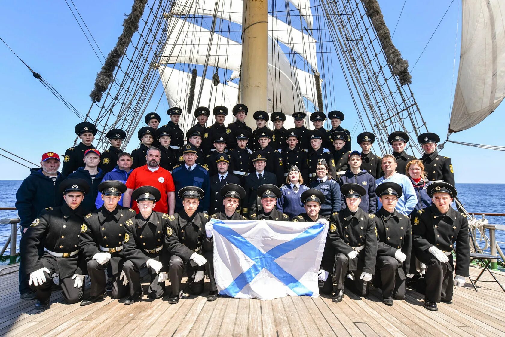 Вмф северный флот адмирал левченко. Молодые моряки. Вмф балтийский флот в санкт-петербурге. К-22 подводная лодка видяево экипаж. Матрос тихоокеанского флота россии.