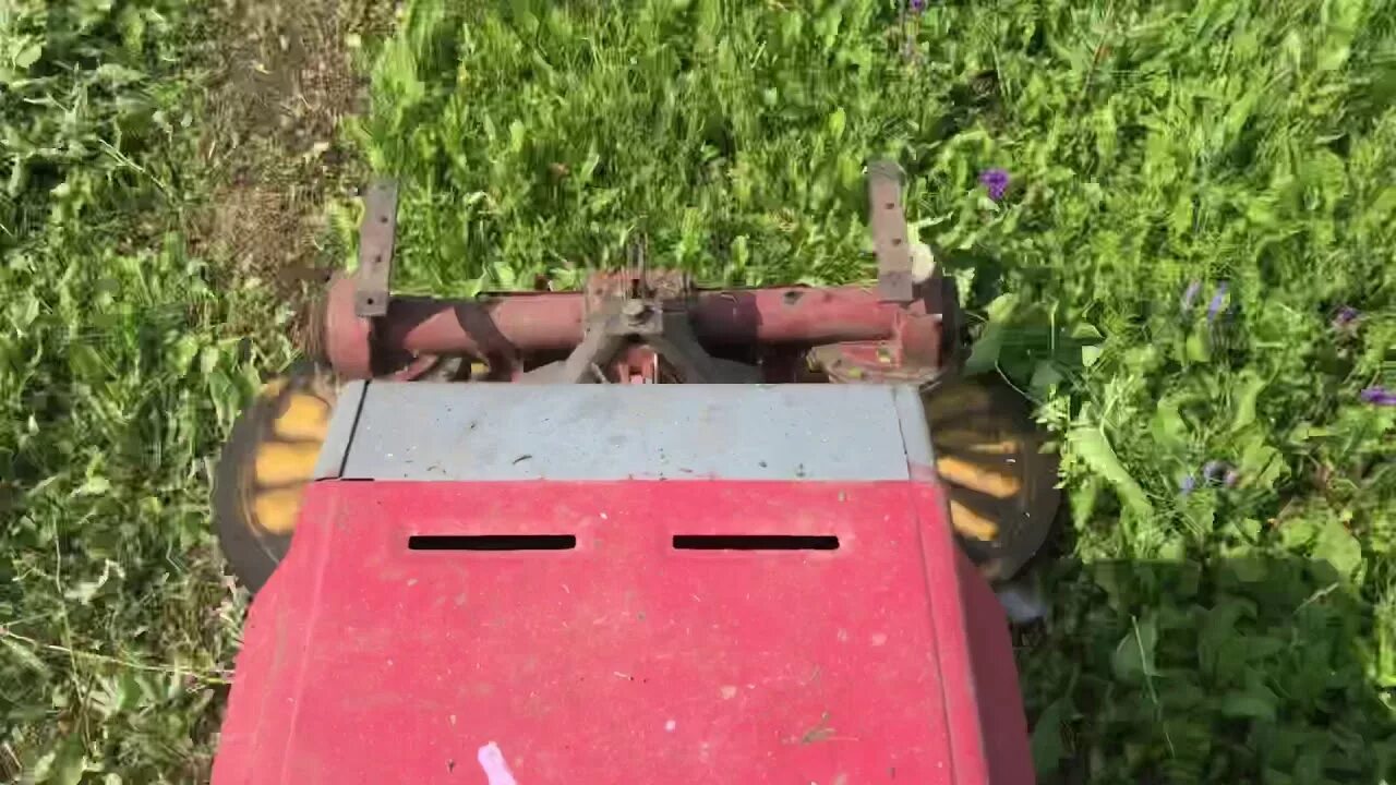 Кмз видео. Косилка на кмз 012. фреза кмз 012. косилка для минитрактора кмз-012. косилка сегментная для кмз 012.