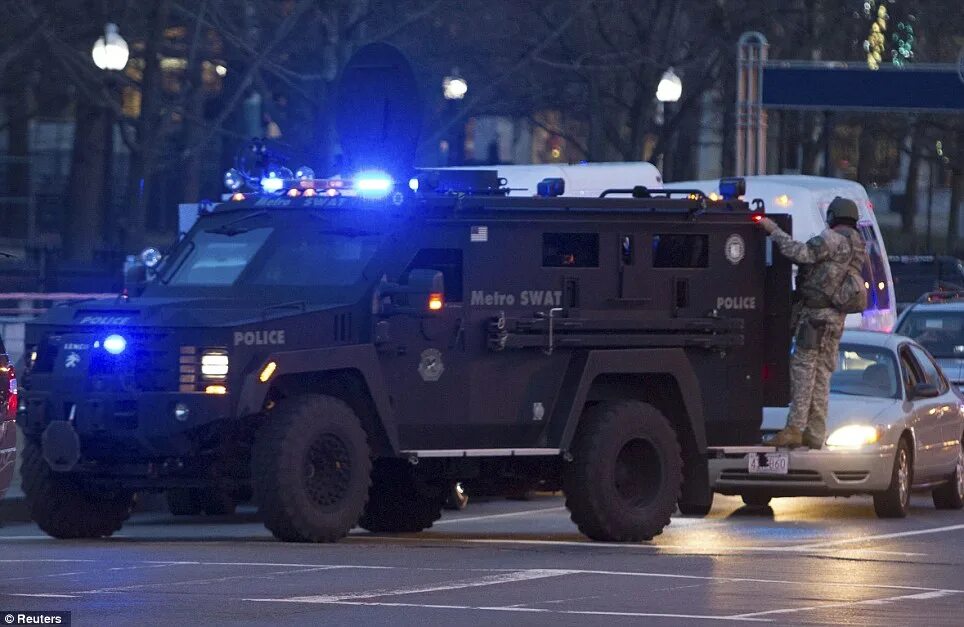 Сват метро. Спецназ лос анджелес сват. Boston swat police 2022. Metro police swat. Las vegas swat.