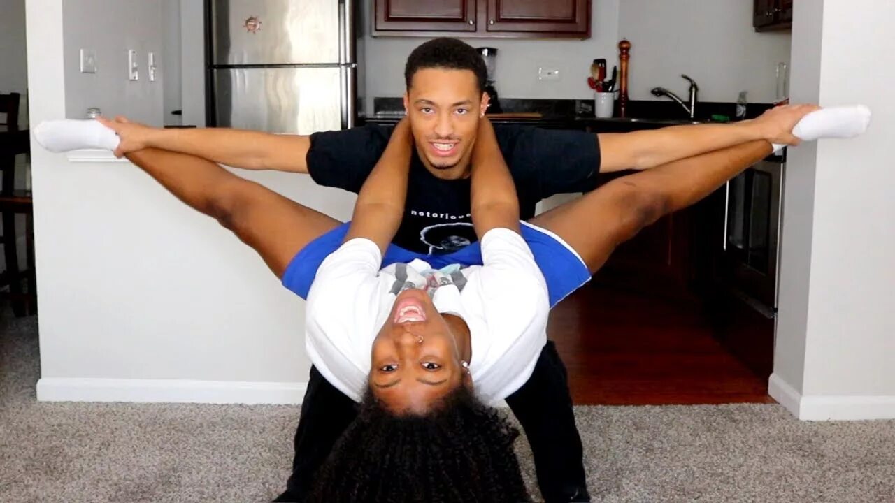 Ёга челлендж 2 человека. Позы еги на 3. 4 челлендж 2. Йога челлендж видео. Ёга челлендж 2 человека.