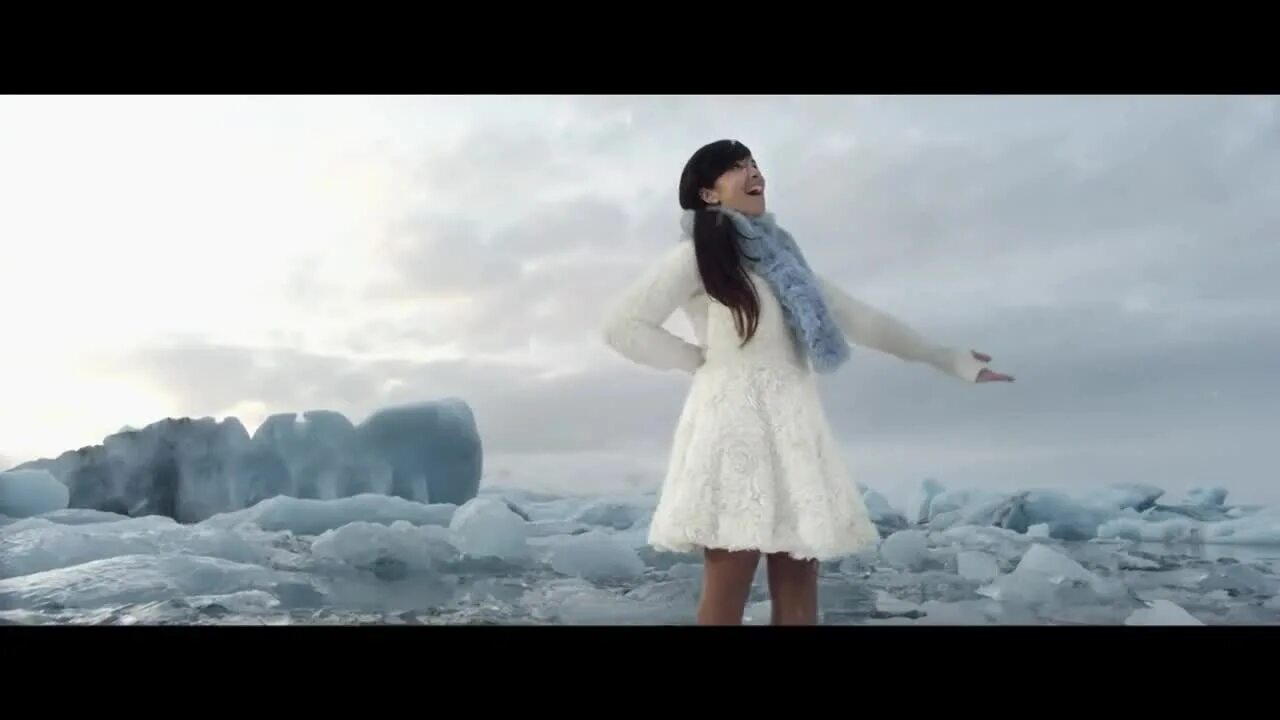 Семья песня мп3. Indila 2022. Индила Love story. Indila жива. Indila Biografiyasi.