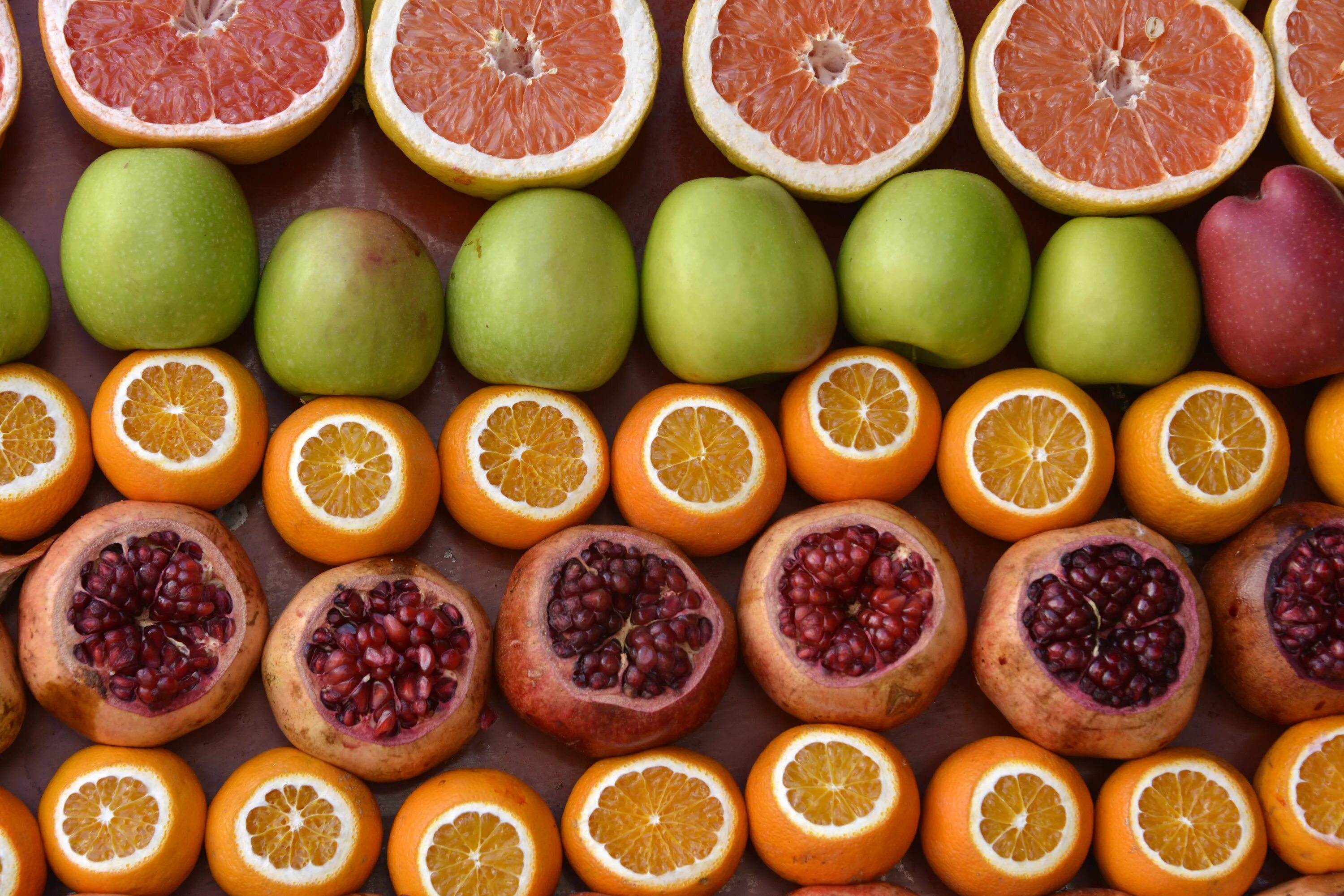 Фрукт 40 кг. Сладкие фрукты. Фото фруктов. Новый мир фрукт. Фрукты апельсины грейпфруты в куче.