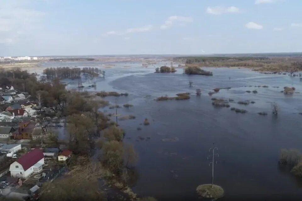 Река болва уровень воды. Половодье Брянск Десна. Половодье в 2013 г в Брянск. Разлив рек в Брянске. 13 Апреля паводок Брянск.