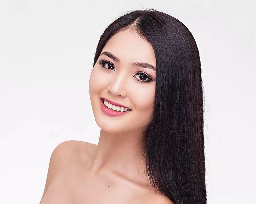 Бегимай карыбекова мисс кыргызстана 2017. Флаг родина кыргызстан. Киргиз юван. Адинай кемелова. Кыргыз сайта.