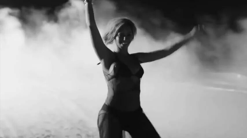 Девушка танцует гиф. Гифки танцы девушка. Девочка танцует в клубе гиф. Красивые девушки танцуют гифки. Танцующая девушка gif.