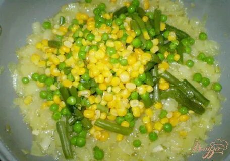Зеленый горошек с луком и маслом