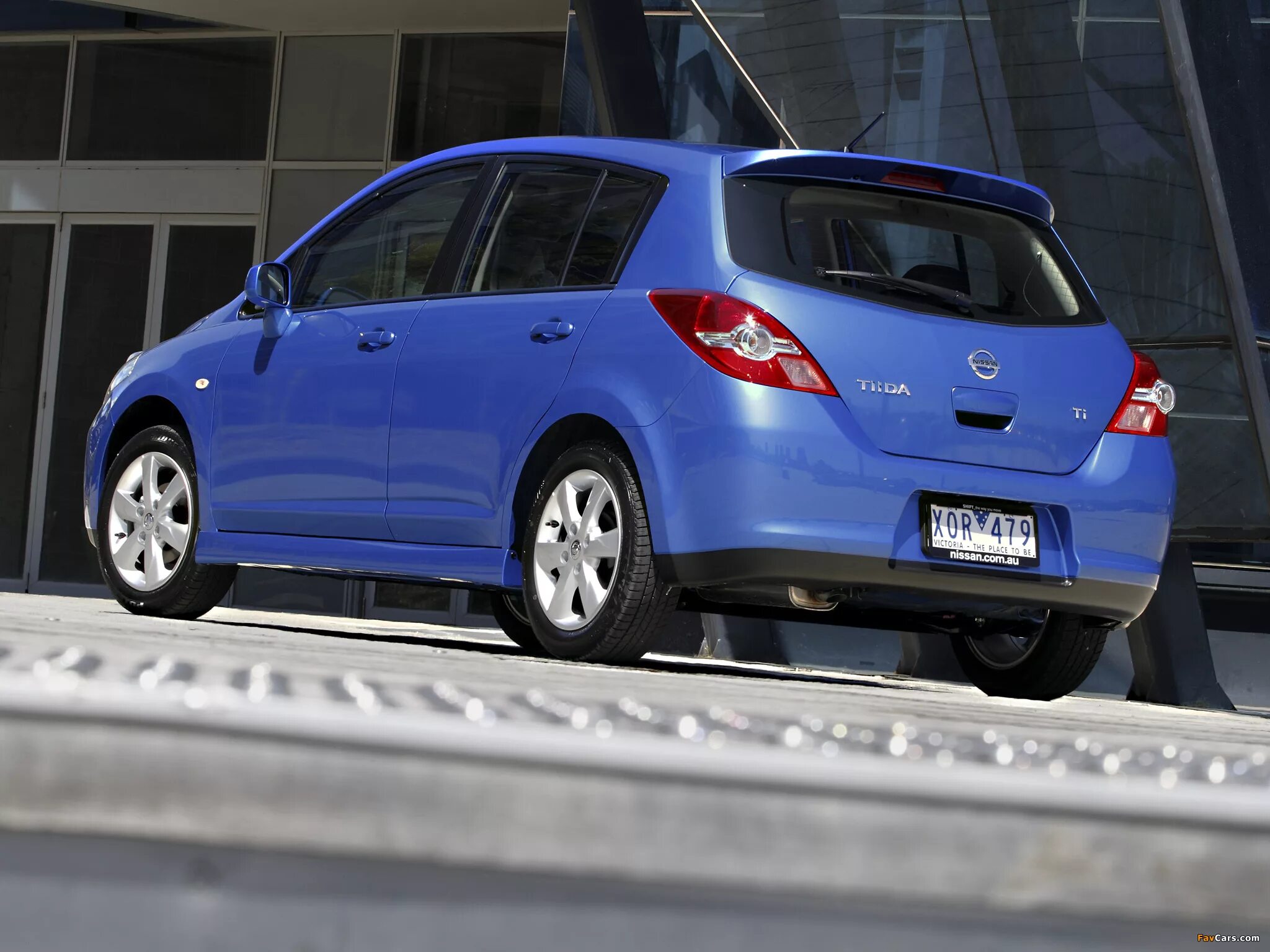 Nissan tiida 2014 хэтчбек. Ниссан хэтчбек отзывы. Ниссан тиида 2007 хэтчбек. Ниссан тиида 1. Ниссан тиида 2010 хэтчбек.