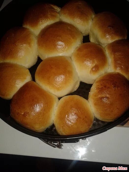Пирожки из сгущенки. Пирожки со сгущенкой в духовке на дрожжевом тесте. Красивые булочки со сгущенкой. Пирожки со сгущенкой. Дрожжевые пирожки с вареной сгущенкой.