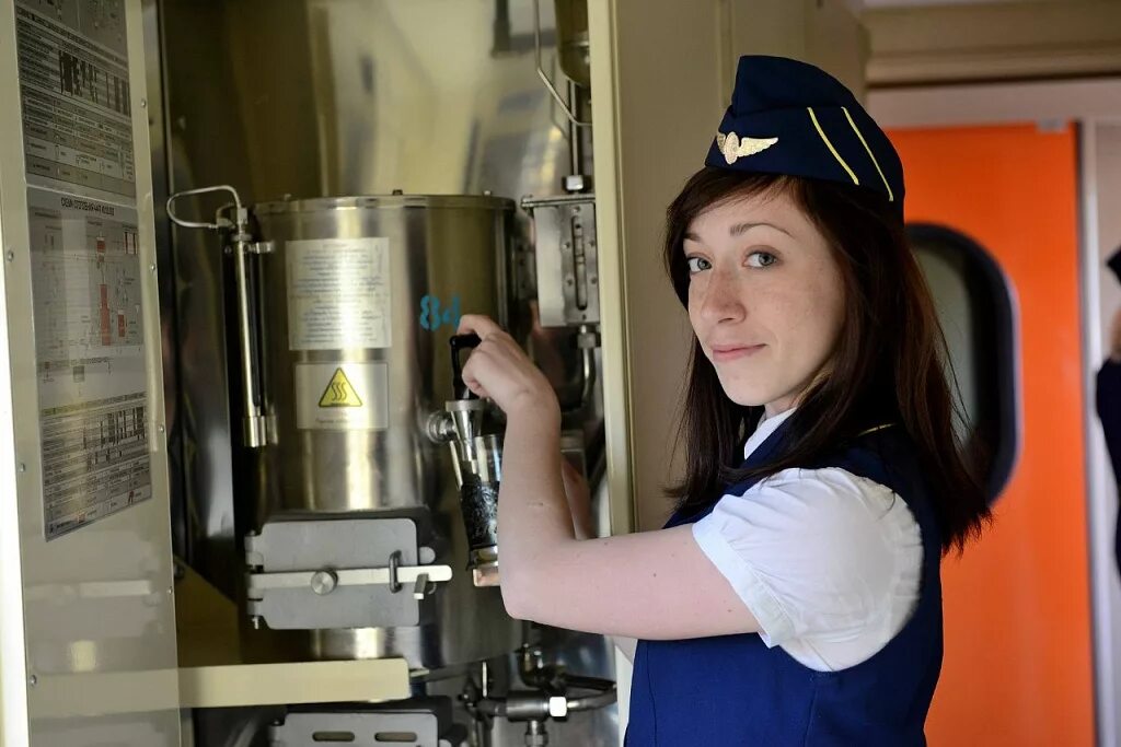 Проводница твик. Проводница твик. Проводница сериал кадры. Проводница в поезде. Проводница ржд.