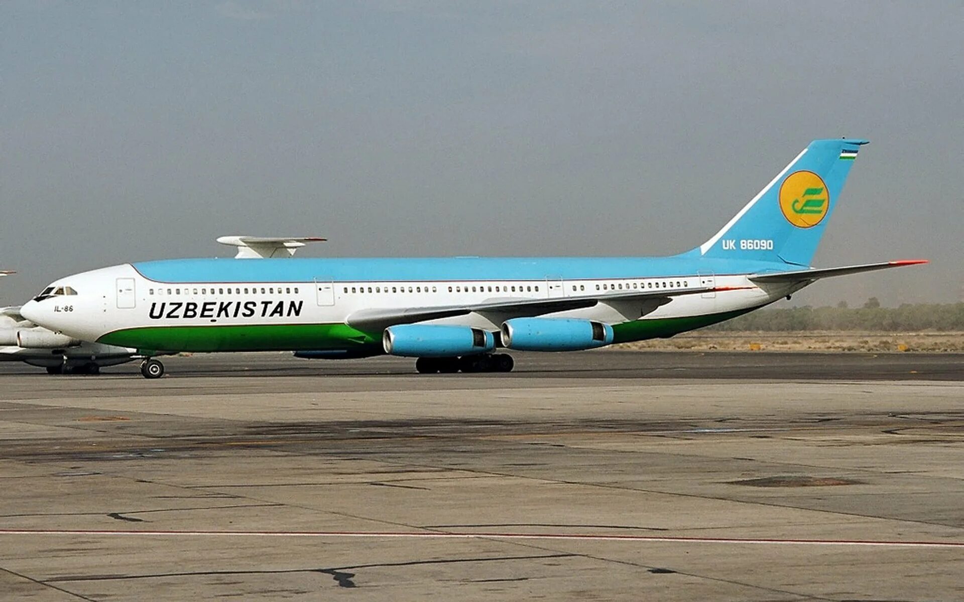 Узбекские линии. Ил 86 Uzbekistan Airways. Самолет ил 86 Узбекистан Эйрвейс. Uzbekistan Airways Боинг 747. Ил 114 узбекские авиалинии.