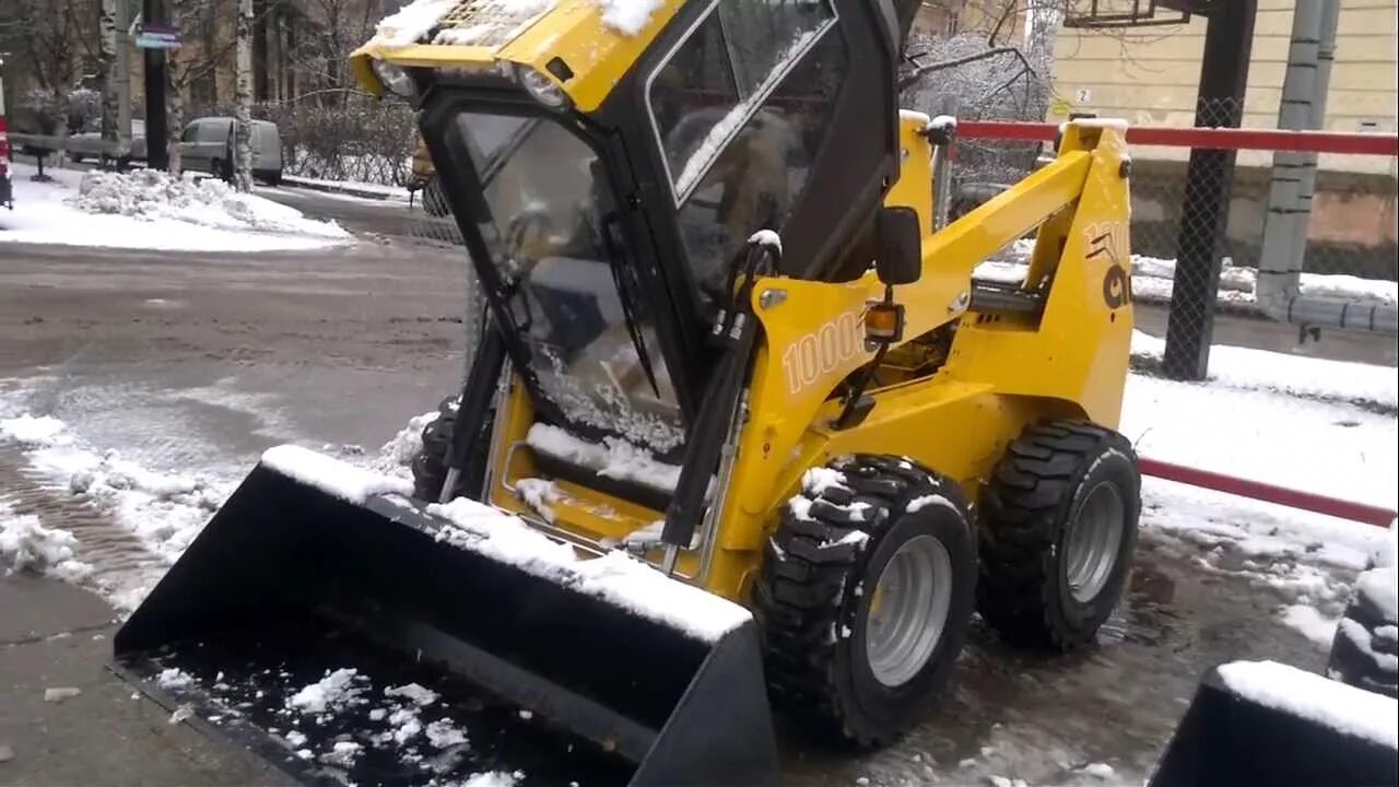 Бобкэт мустанг. Мини погрузчик сат 242. Мини погрузчик вольво. Хелпер погрузчик фронтальный. Мини погрузчик lonking.