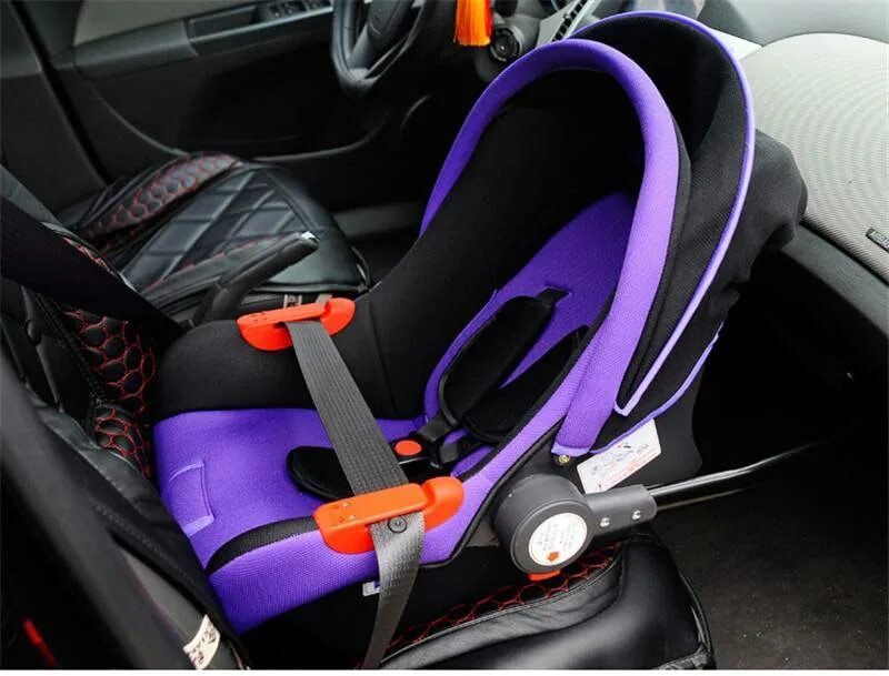 Автолюлька как крепить в машине. Автолюлька для новорожденных ремни. Крепление макси кози для автолюльки. Isofix крепление детского автокресла камри 70. Как коепиь автллюобуу в мпшине.
