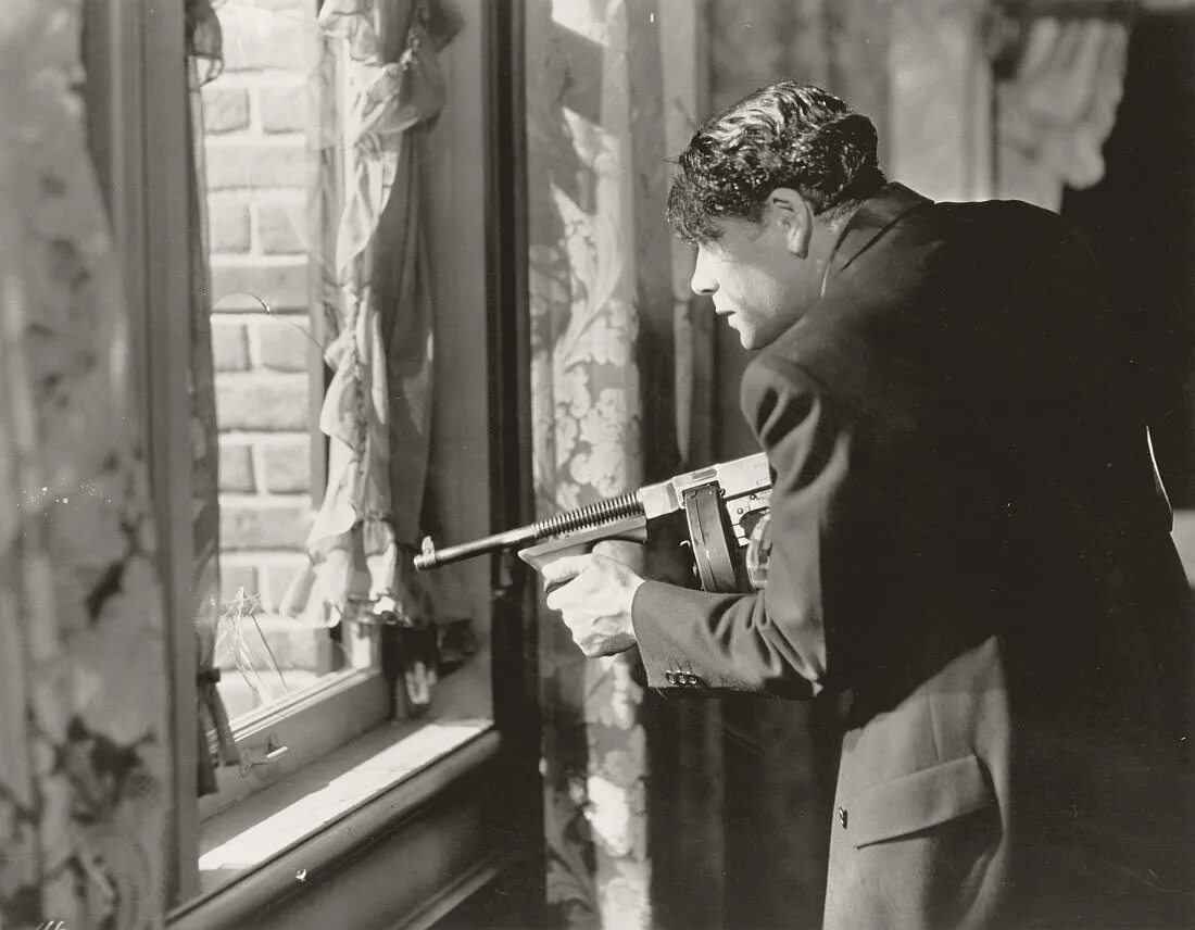 Лицо со шрамом 1932. Scarface фильм 1932. «лицо со шрамом» (scarface), 1932. тони монтана 1932. лицо со шрамом фильм 1932 год.
