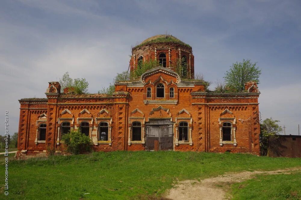 Сайт ясногорского района тульской области. Церковь в Денисово Ясногорский район Тульской области храм. Храм в Галицах Тульской области. Церковь Покрова Пресвятой Богородицы Денисово. Покровский храм Козлово Тульская область.