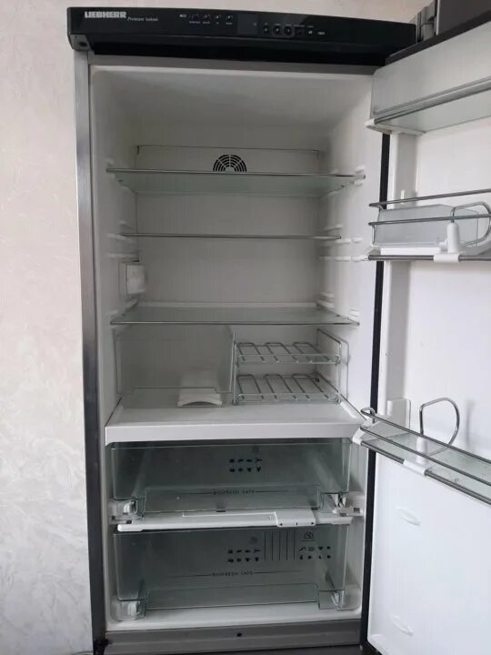 Холодильник либхер авито. Холодильник liebherr cu 3331. Ctpesf3223. Двухкамерный холодильник liebherr cu 3331-22 001 белый. Холодильник либхер авито.