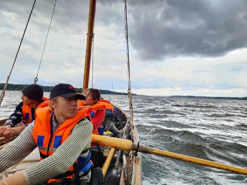 учения по оставлению судна. шлюпочные походы корабелки. русский флот в сша. спасательные шлюпки закрытого типа внутри. экипаж шлюпки.