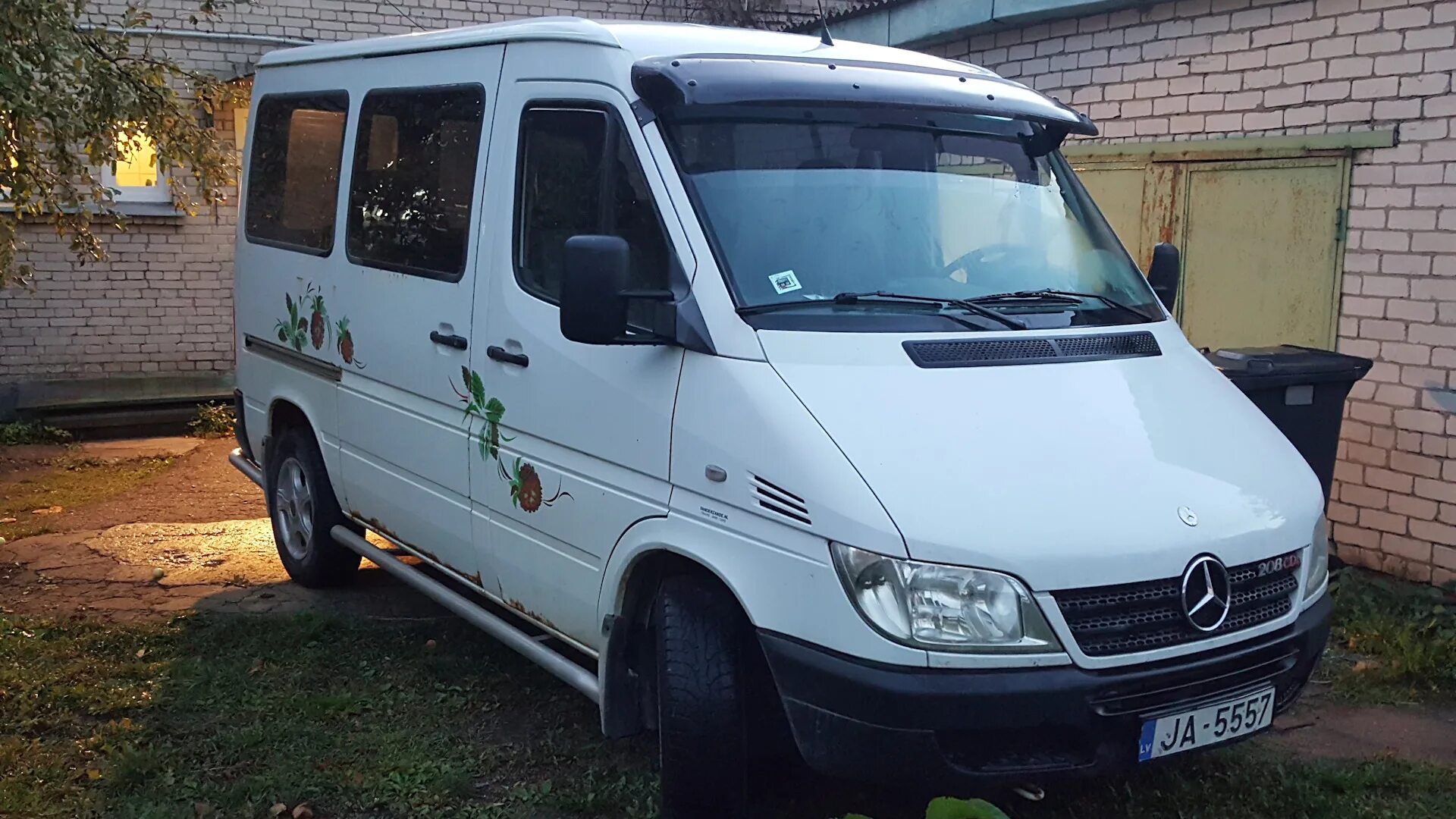 Мерседес спринтер 2.2 cdi. Mercedes-Benz 208 CDI Sprinter. Мерседес Спринтер 208. Sprinter 208cdi. Мерседес Бенц 208 CDI.