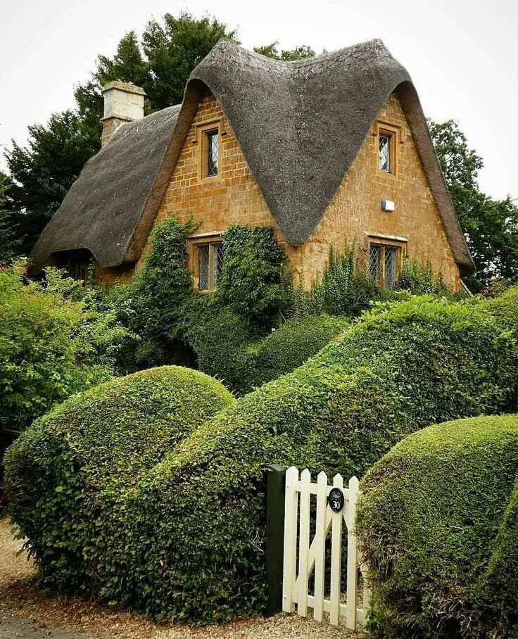 Favorite village. Сказочные английские домики. Сказочный дом. Сказочная Великобритания. Уютные домики в Англии.