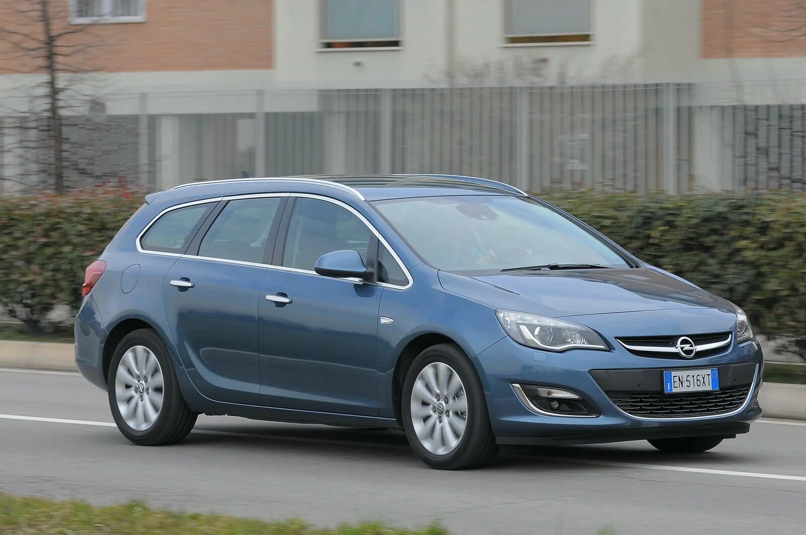 Opel Astra Sports Tourer 2015. Opel Astra Sports Tourer 2013. Opel Astra Sports Tourer 2014. Opel Astra j 2012 универсал.