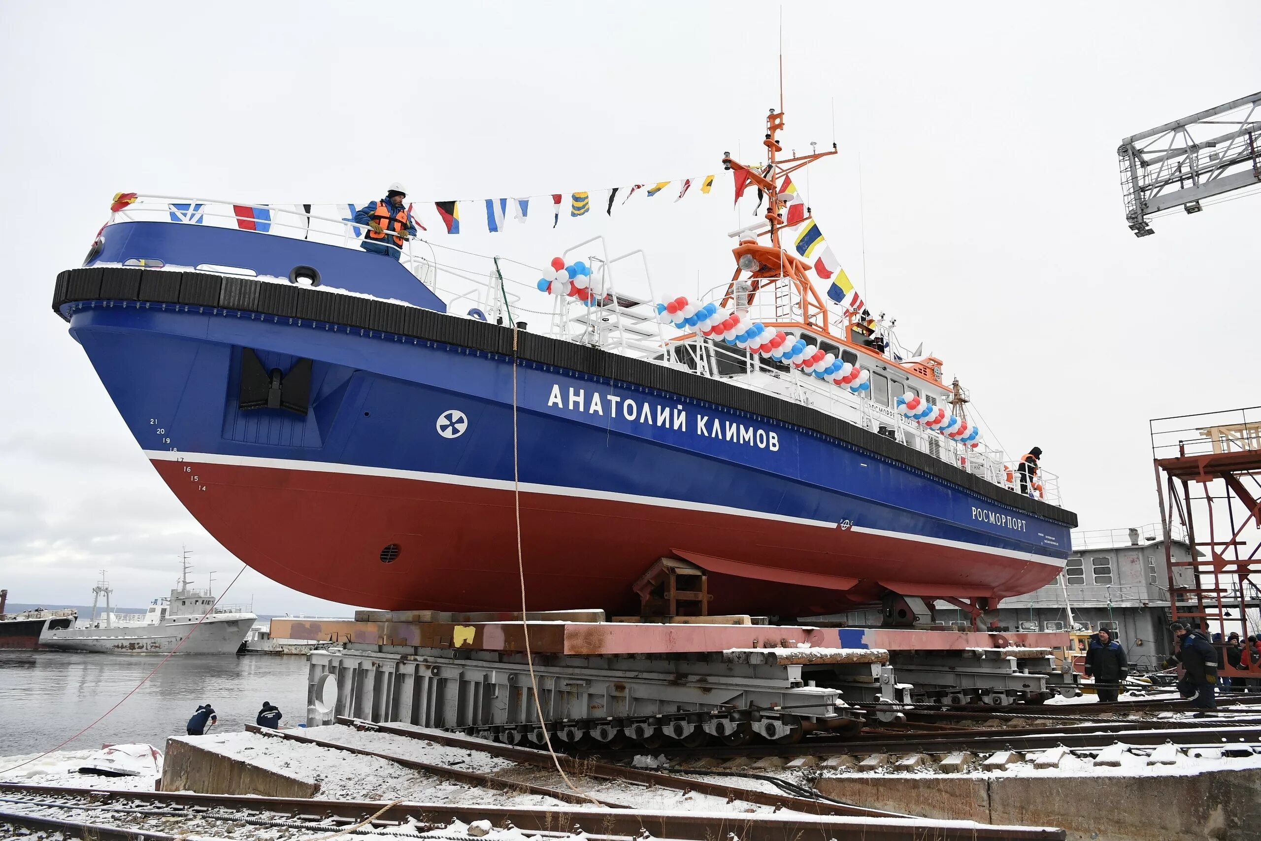 Онежский судостроительно-судоремонтный завод (ОССЗ). Онежский судостроительный завод Петрозаводск. Сосновский судостроительный завод Кировская область. Цифровая верфь Онежский судостроительный завод. Россия спущен на воду