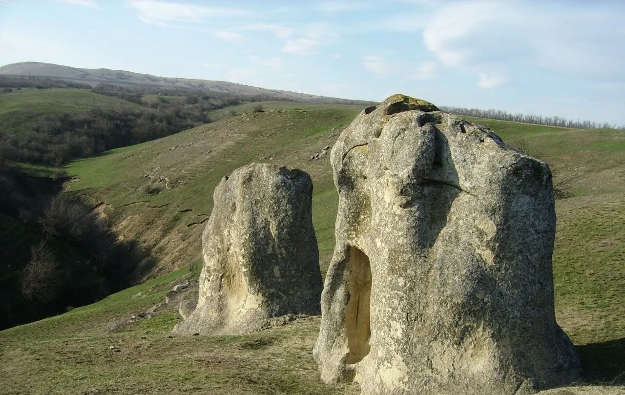 Гора Голубиная Ставропольский край село Александровское. Гора Лягушинка село Александровское. Камень дракон село Александровское Ставропольский край. Село Александровское Ставропольский край каменные столбы. Камни ставропольского края