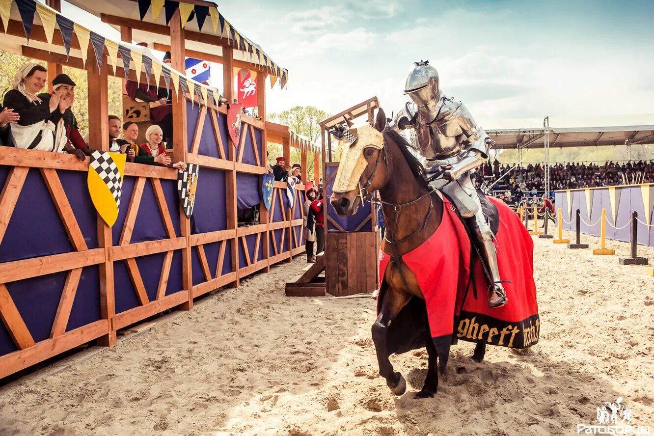 Арена для рыцарских турниров. «рыцарский турнир в замке сап-мигель» король. Рыцарский турнир 12 век. Рыцарский турнир в средневековье. Рыцарский турнир лоренцо великолепный.