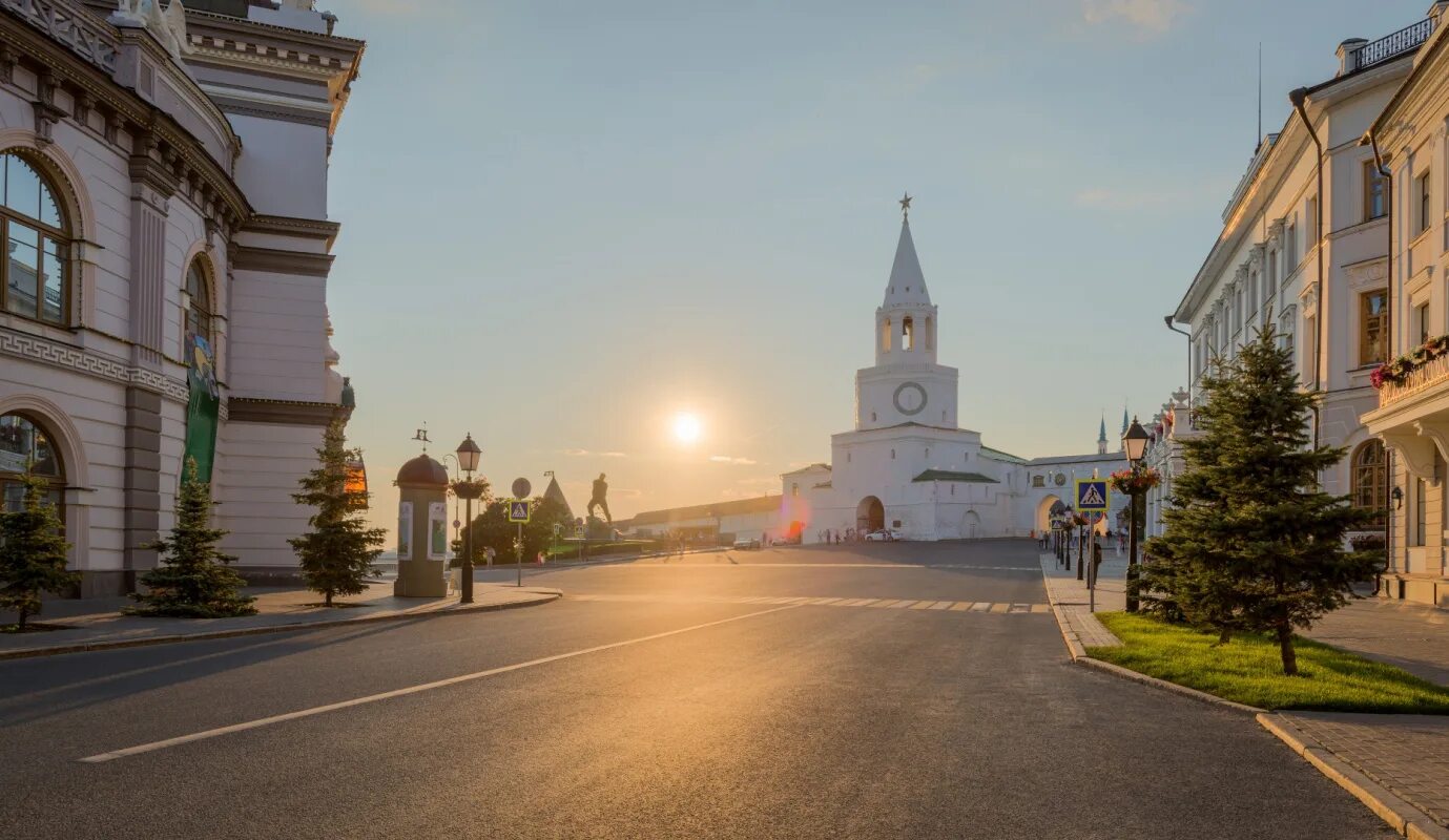 Ездить казань. Крутые тачки в казани. Туристы в казани. Крутые машины в казани. Автобус татар информ.