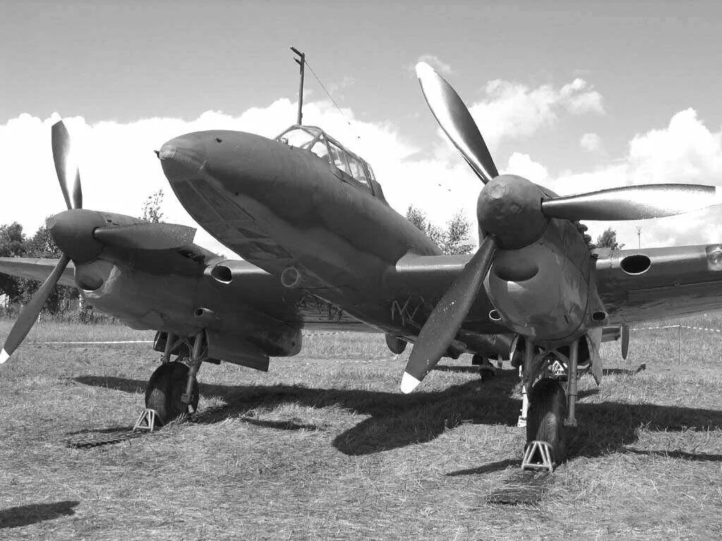 Самолёт петлякова пе-2. Советский пикирующий бомбардировщик пе-2. Пе 2 100. Пе 2 110. Пе 2 100.