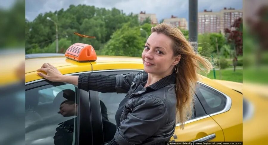 Красивая девушка таксистка. Таксистка в москве. Женщины таксистки. Девушка таксист. Красивая девушка в такси.