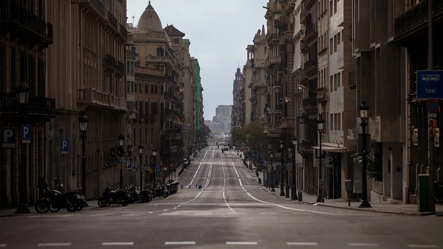 Ленья город. Улица Лайетана Барселона. Барселона Испания неубранные улицы. Ulica Hyusisayin. Улица города.