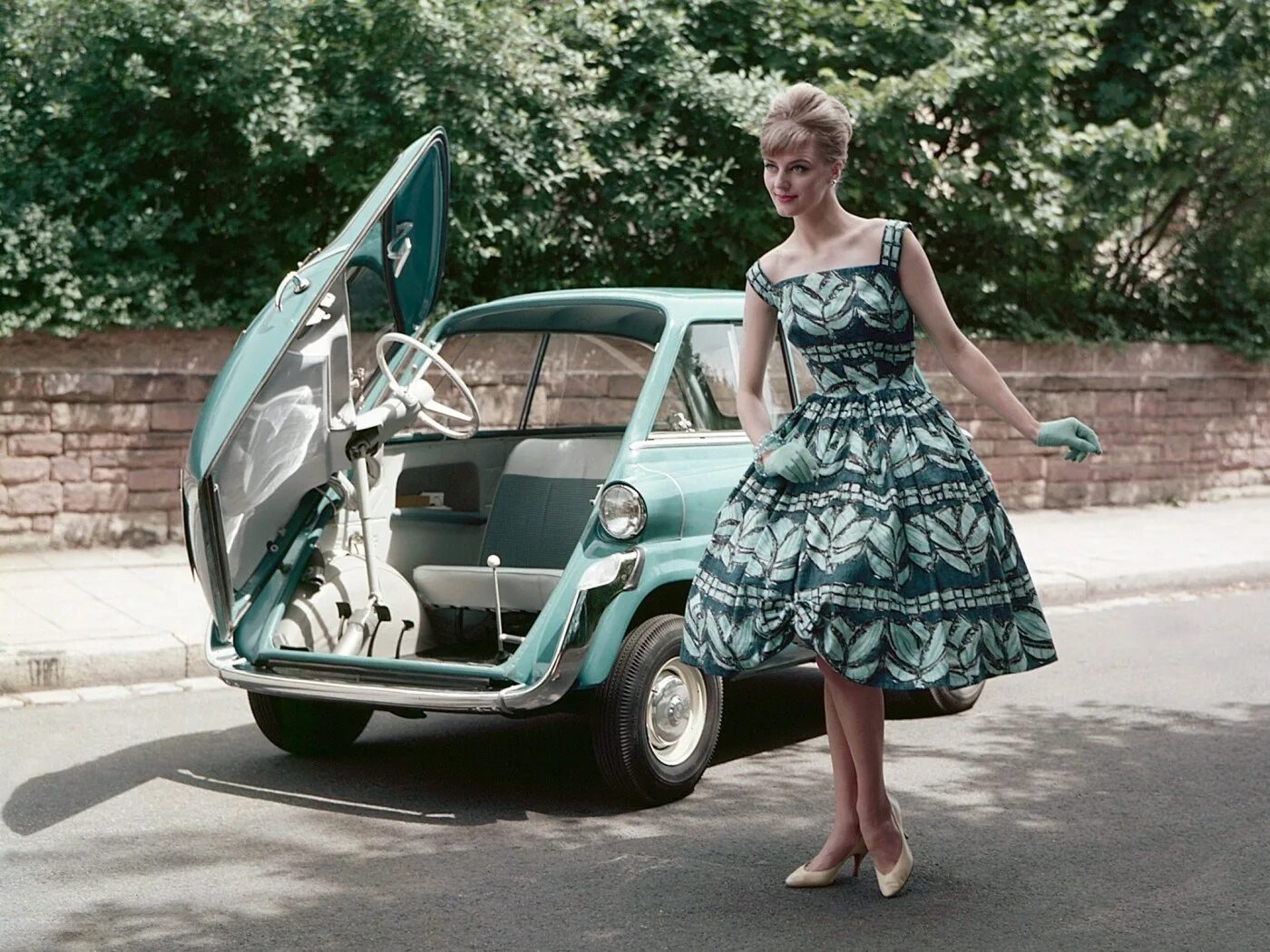 Ретро 50 х. Bmw isetta 600. стиль 50е 60е. фотосессия в стиле 50-х. ретро модели.