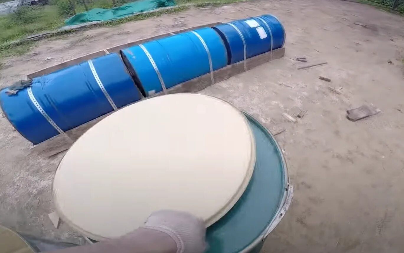 Самодельный плот. Понтон из бочек 200 литров чертеж. Катамаран из бочек 200л efp. Понтон из бочек 200 литров. Плот из бочек 200 литров.