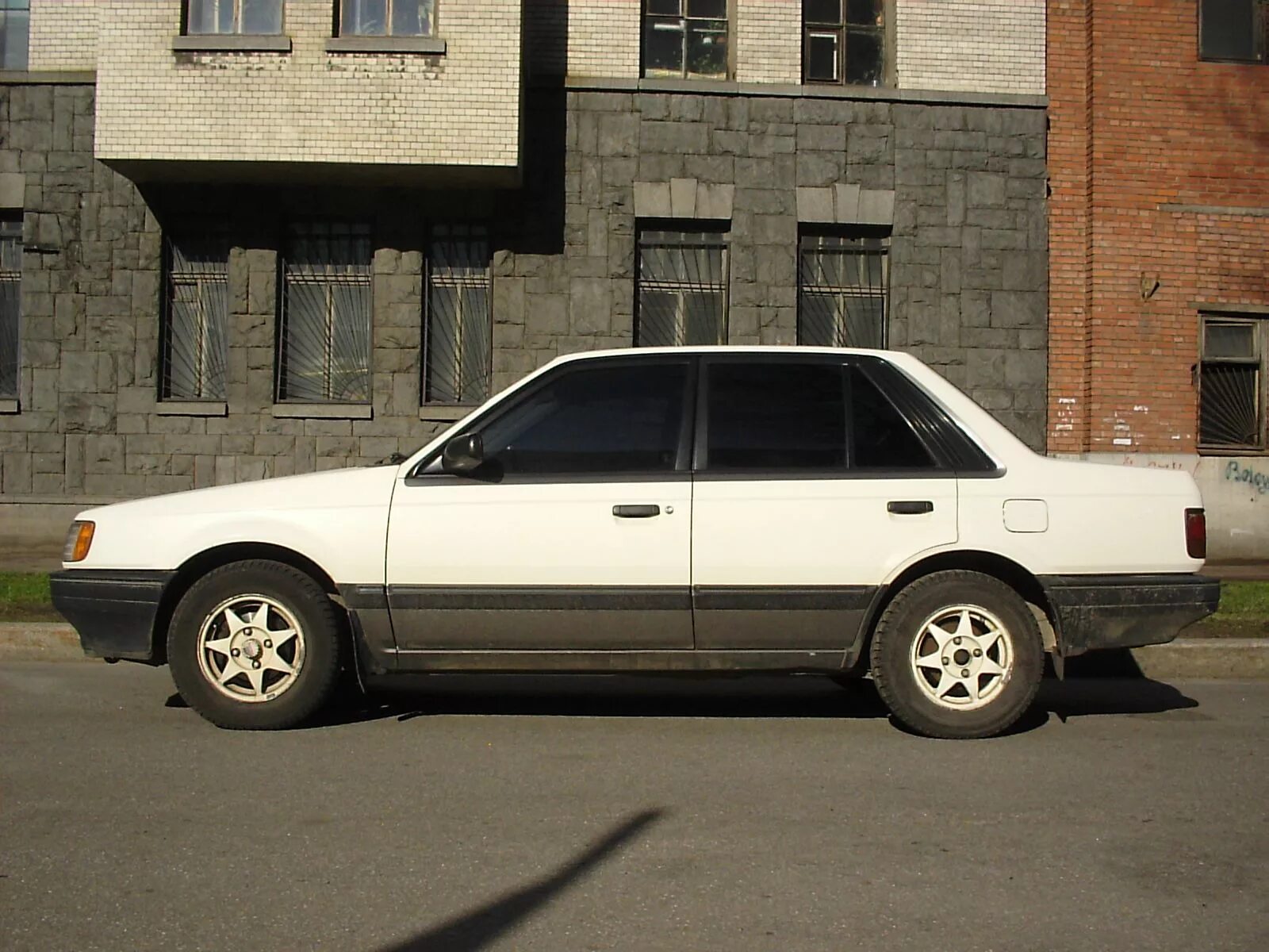 Mazda familia 1986. Mazda 323 1986. Мазда фамилия 1986 года. Mazda 323, 1986 г.. Мазда 1986