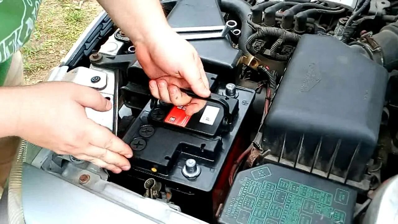 Замена аккумулятора на Extra Start 6СТ-60N R+ (L2) в HYUNDAI ACCENT - YouTube