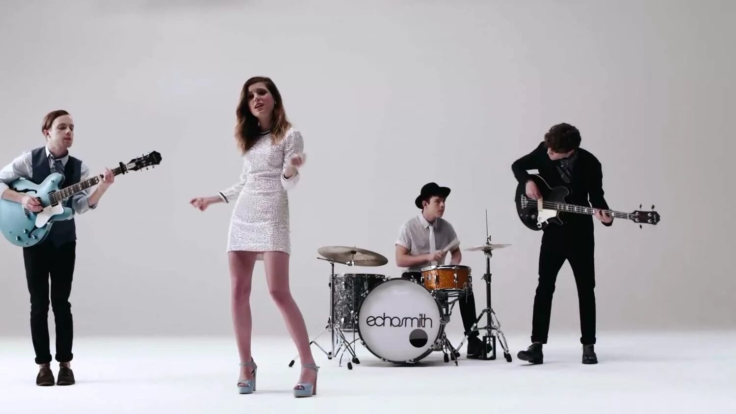 Песня нежное это американцы. Группа Echosmith. Музыкальные группы со вкусом. Cool Kids Echosmith. Echoes исполнительница.