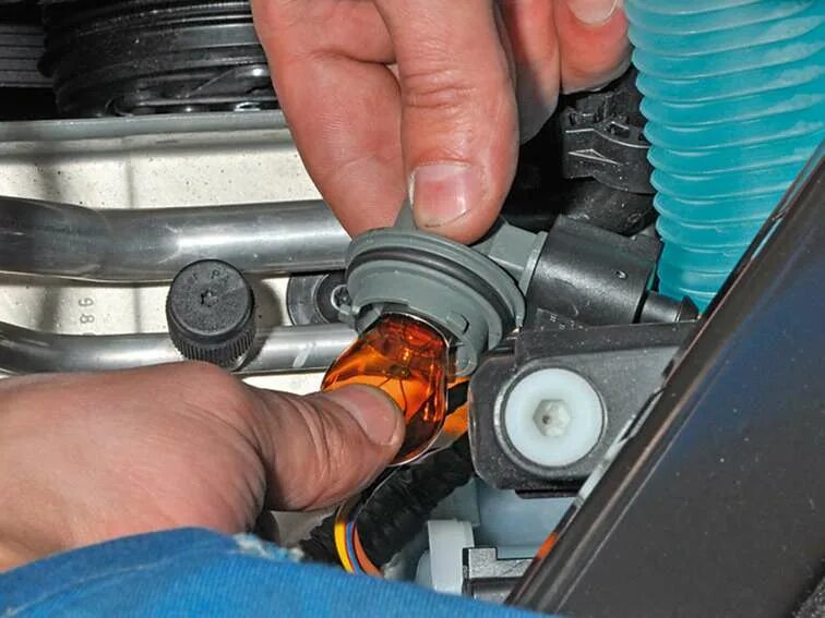 Лампа поворотника фольксваген поло седан. Vw polo седан лампочка габарита заднего. Замена габаритов форд фиеста 5. Лампочки ближнего света фольксваген поло седан. Лампочка заднего габарита фольксваген поло.