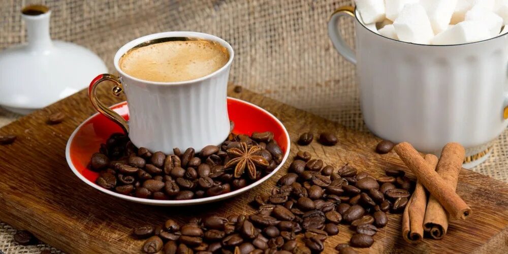 Кофе «корица» Арабика. Кофе с тмином. Зерновой кофе и бадьян. Турка с кофе и корица. Сколько корицы в кофе