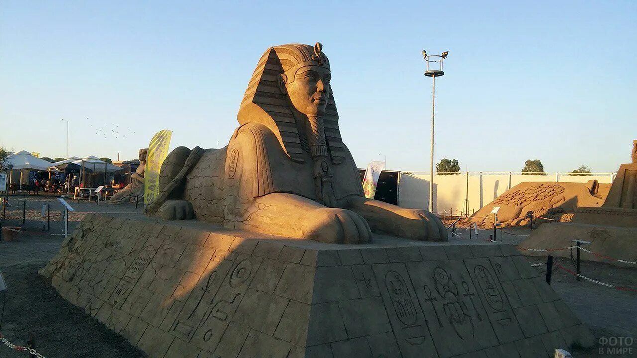 В каком городе сфинкс. Sandland анталия. скульптура сфинкс турция. сфинкс египетская песочная статуя. статуя сфинкса в египте сверху.