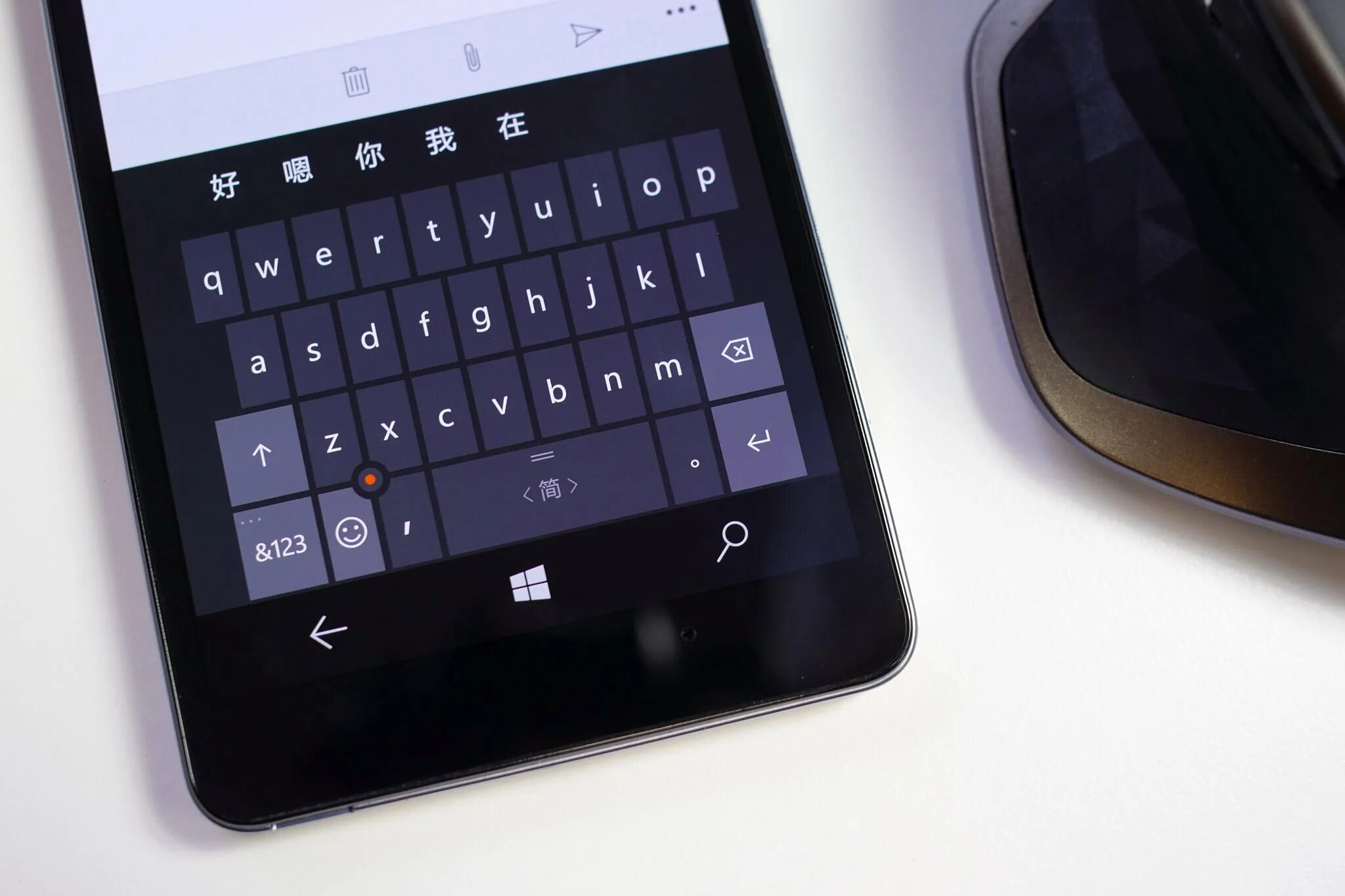 Mobile keyboard. Windows phone с клавиатурой. lumia клавиатура. клавиатура microsoft swiftkey. windows 10 mobile клавиатура.