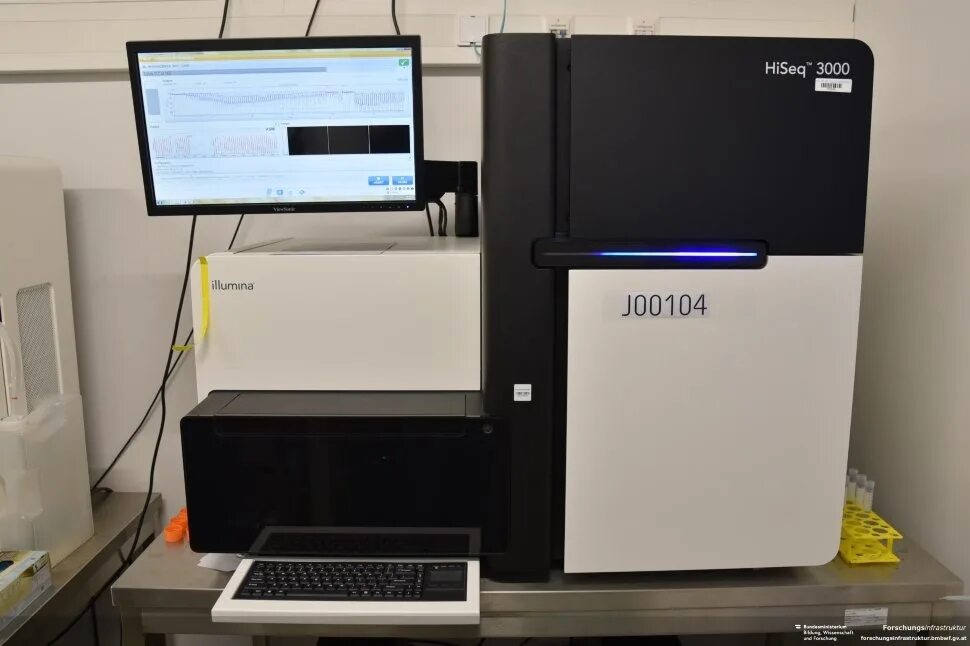 Секвенатор. Секвенатор illumina hiseq 2000. секвенатор illumina 7000. hiseq 550 секвенатор. секвенатор «megabace 4500.