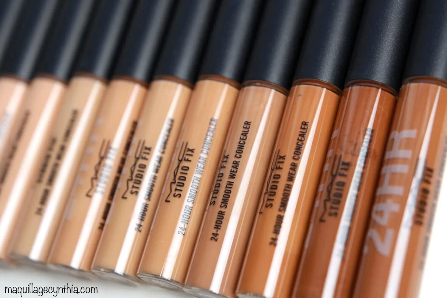 Fix 24. Studio Fix 24-hour smooth Wear concealer. Mac Studio Fix 24-hour smooth Wear concealer свотчи. Smooth Wear concealer Mac Studio Fix 24-hour nw28. Mac Studio Fix concealer свотчи.