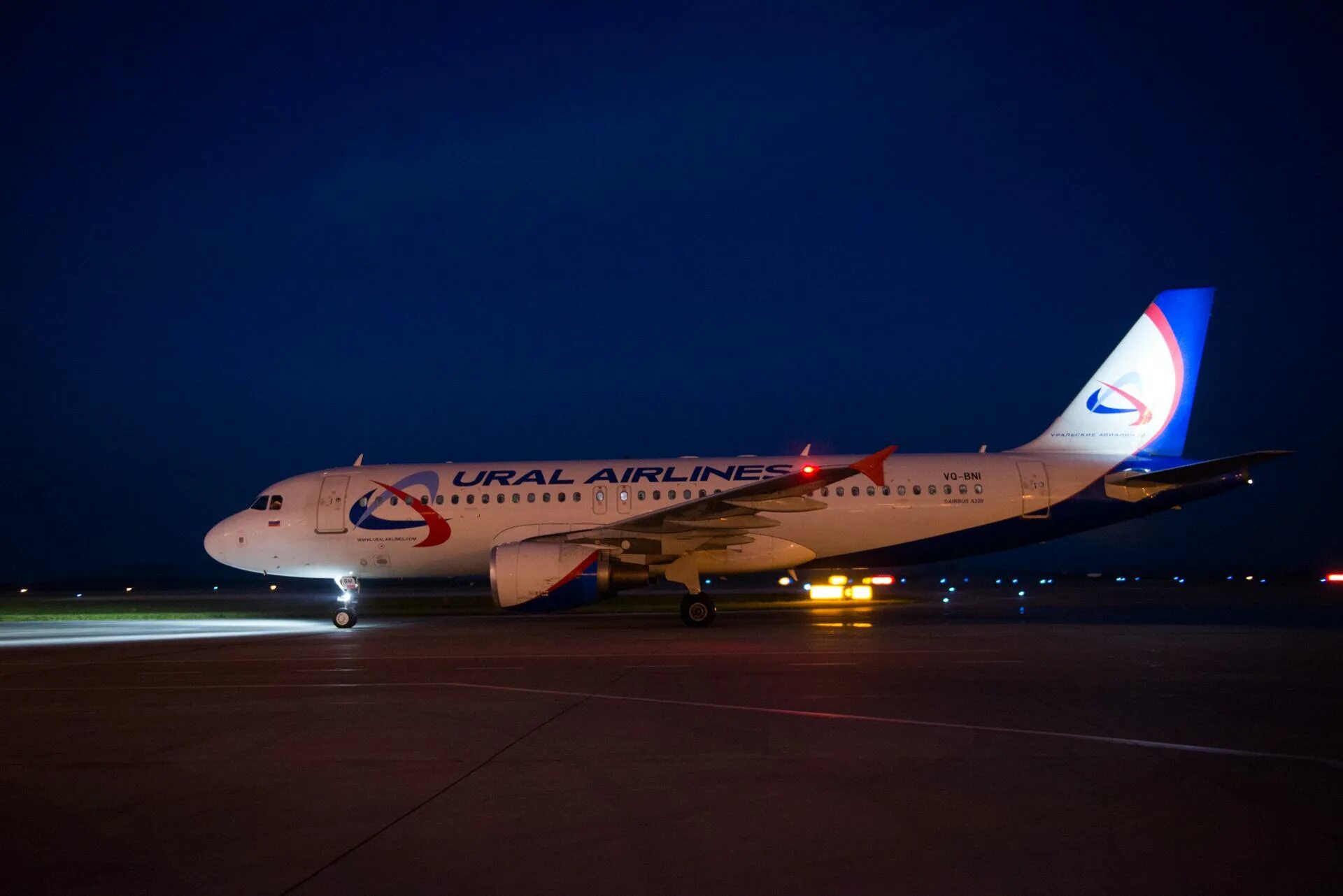 Airbus a321. Авиакомпания u6 ural airlines. Самолёт уральские авиалинии. Уральские авиалинии (ural airlines). Крыло самолета уральские авиалинии.