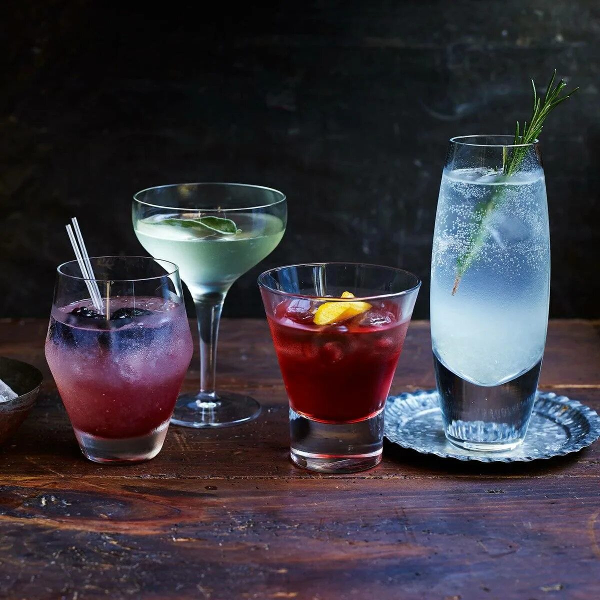 Gin tonic коктейль. Джин глетчер коктейли. Джин тоник алкогольный коктейль. Джин - тоник. Джин кампари.