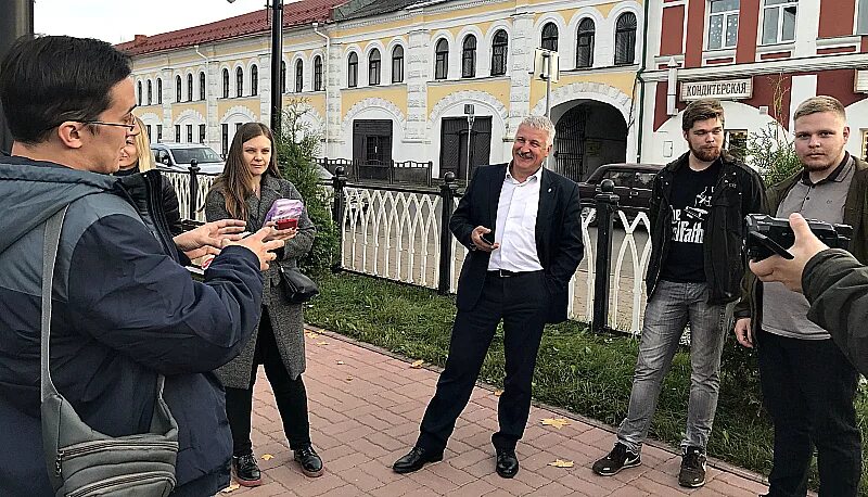 Однажды в рыбинске. Встреча с друзьями в Рыбинске. Встреча Добрякова и Путина. Интервью Добрякова Рыбинск на красной площади.